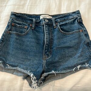 Abercrombie the mom short, high rise